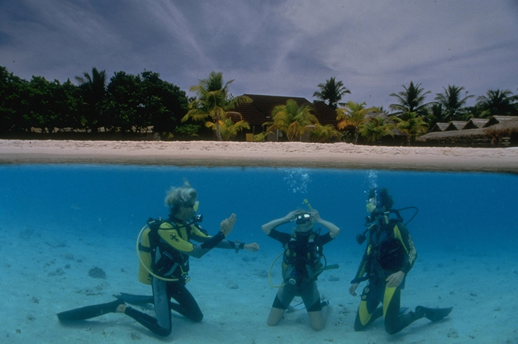 How to choose a maldives dive base